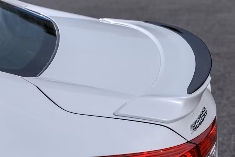 Một bộ khung ốp vòm bánh xe bằng nhôm cũng có thể được mua với giá 16.500 yên (3,6 triệu đồng). Ngoài ra, một loạt các trang bị nội thất cũng được Access cung cấp cho Honda Accord 2020.