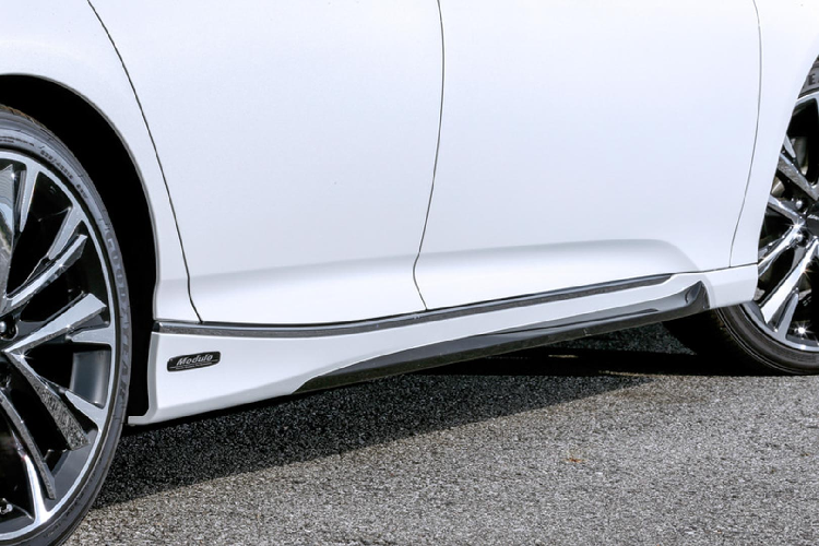 Trang bị bổ sung tốn kém nhất là bộ mâm mới của Access. Honda hiện đang cung cấp bộ mâm nhôm 18inch với giá 46.200 yên (10 triệu đồng). Trong khi phiên bản mâm 19 inch có giá 49.500 yên (10,8 triệu đồng).