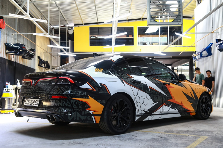 "Cảm giác lái cũng khác biệt rõ rệt sau khi nâng cấp hệ thống phuộc mới. Nhờ trọng tâm thấp hơn, chiếc xe vào cua ổn định và tạo cảm giác chắc chắn hơn đáng kể", anh Sơn chia sẻ.