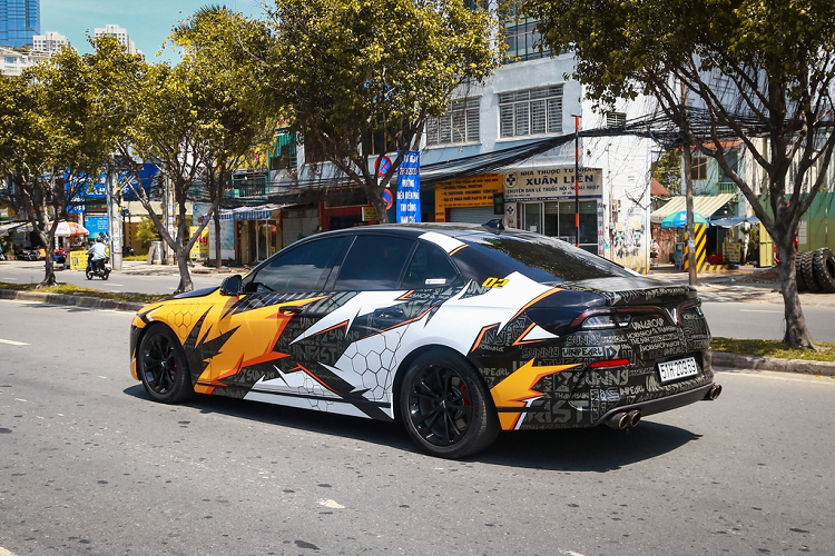 Hiện tại vẫn chưa có mẫu VinFast Lux A2.0 nào ở Việt Nam được độ remap động cơ, chủ yếu xe được độ ngoại hình. Phương pháp dán decal là một lựa chọn hợp lý cho những ai muốn chiếc xe mình khác biệt. Chi phí để "thay áo" VinFast Lux A2.0 khoảng 15-18 triệu đồng.