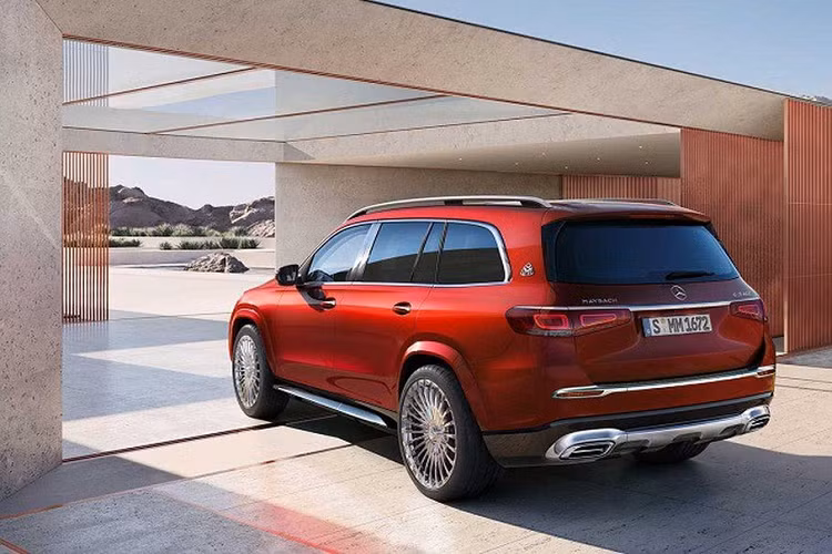 Ra đời từ năm 1909, thương hiệu xe siêu sang Maybach vốn đã quá quen thuộc với hãng xe ngôi sao 3 cánh. Qua nhiều năm, biểu tượng này đã nâng tầm những chiếc Mercedes-Benz để sánh ngang với các thương hiệu xa xỉ khác. Tại Việt Nam, Mercedes-Maybach hiện đang phân phối 3 mẫu xe bao gồm S 450, S 560 và S 650. 