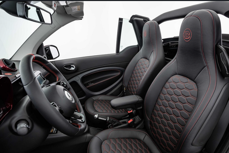 Mỗi lần sạc đầy pin, Ultimate-E di chuyển được khoảng cách 125 km.