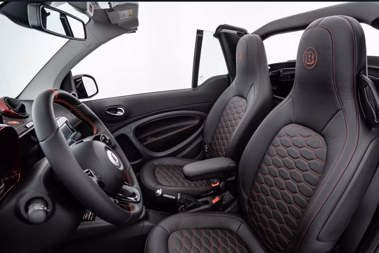 Mỗi lần sạc đầy pin, Ultimate-E di chuyển được khoảng cách 125 km.