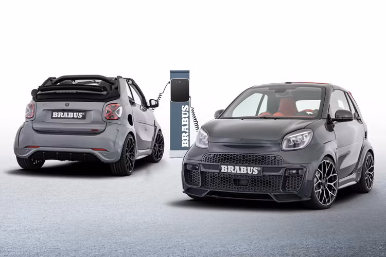 Giá xe Ultimate-E mới phiên bản đặc biệt này vẫn chưa được Brabus công bố. Tuy nhiên mức giá cụ thể của xe sẽ có sự thay đổi tùy theo nhu cầu cá nhân hóa của khách hàng.