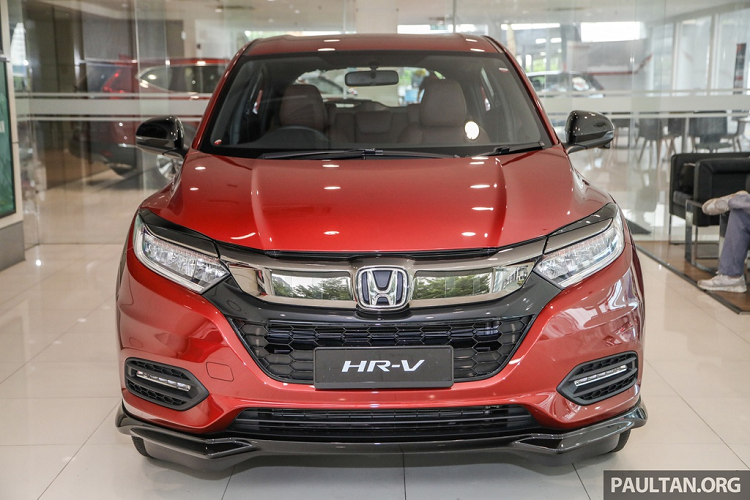 Giá xe Honda HR-V RS 2020 mới từ khoảng 29.000 USD (tương đương 672 triệu đồng) tại Malaysia. Tại Việt Nam, Honda HR-V hiện chỉ có 2 phiên bản G và L với giá bán dao động 786-871 triệu đồng. Xe ở cùng phân khúc với các mẫu Urban SUV phổ thông gồm Hyundai Kona và Ford EcoSport.