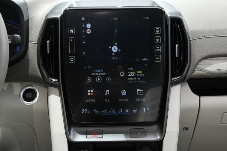 Cụm đèn hậu thanh mảnh và nối liền nhau của Hyundai ix35 2021. Ngay cả kích thước của Hyundai ix35 2021 cũng không hề giống với người anh em Tucson mới.