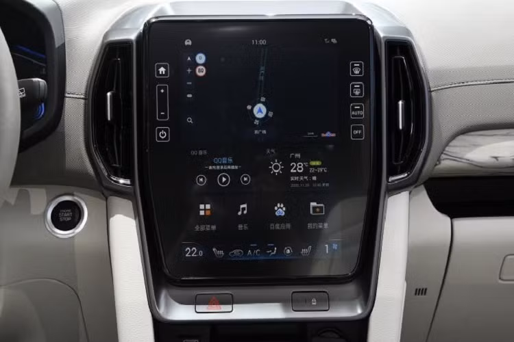 Cụm đèn hậu thanh mảnh và nối liền nhau của Hyundai ix35 2021. Ngay cả kích thước của Hyundai ix35 2021 cũng không hề giống với người anh em Tucson mới.