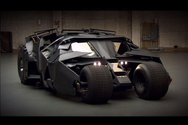 Mẫu Batmobile tiếp theo là đến từ bộ phim “Batman” năm 1989 của đạo diễn Tim Burton, và cũng là mẫu thiết kế được nhiều fan hâm mộ coi là tuyệt nhất trong lịch sử. Nó là dự án đầy thử thách và cần đầu tư nhiều công sức để hoàn thành. Toàn bộ thân vỏ xe đều được làm riêng, trong khi khung gầm và động cơ là lấy từ một chiếc Chevrolet Impala. Dù trông khá hầm hố, nhưng thực tế là chiếc xe này vẫn hợp pháp đi đường phố ngoài đời thực.