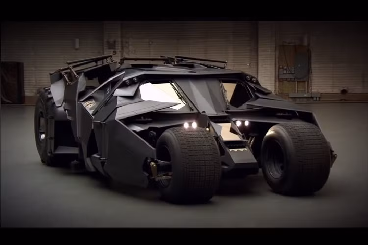 Mẫu Batmobile tiếp theo là đến từ bộ phim “Batman” năm 1989 của đạo diễn Tim Burton, và cũng là mẫu thiết kế được nhiều fan hâm mộ coi là tuyệt nhất trong lịch sử. Nó là dự án đầy thử thách và cần đầu tư nhiều công sức để hoàn thành. Toàn bộ thân vỏ xe đều được làm riêng, trong khi khung gầm và động cơ là lấy từ một chiếc Chevrolet Impala. Dù trông khá hầm hố, nhưng thực tế là chiếc xe này vẫn hợp pháp đi đường phố ngoài đời thực.