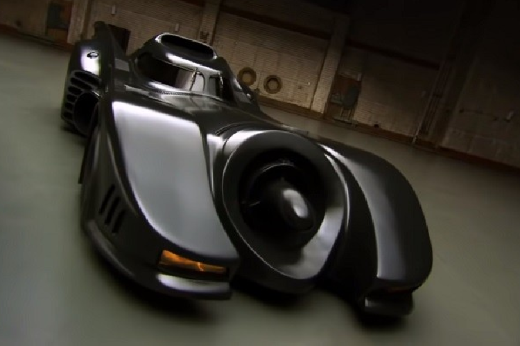 Hồi nửa đầu tháng 5, hãng phim Warner Bros. Entertainment đã phát hành một thước phim tài liệu về lịch sử Batmobile trong phim lên YouTube, qua đó giúp khán giả hiểu thêm về sự tiến hóa của một trong những phương tiện ngầu nhất thế giới giả tưởng.