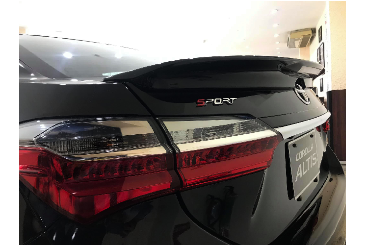 Toyota Corolla Altis 2019 giảm giá bán là tin vui cho khách mua xe mới, tuy nhiên đối với những khách hàng đã mua xe trước đó chắc chắn sẽ không cảm thấy vui vẻ vì điều này, khi xe của họ có thể bị “mất giá” một phần sau khi hãng giảm giá sâu cho xe mới.