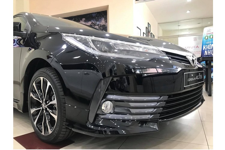 Đây là một cơ hội tốt dành cho các khách hàng đang muốn sở hữu xe Corolla Altis, đặc biệt là phiên bản máy 2.0L, khi Toyota Corolla Altis 2020 mới ra mắt đã loại bỏ phiên bản lắp động cơ 2.0L và chỉ phân phối duy nhất phiên bản lắp động cơ 1.8L.