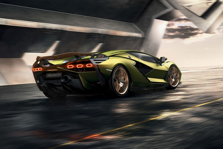 Cho những ai chưa biết, bản độ này có tên đầy đủ là siêu xe Lamborghini Sian FKP 37 (dựa theo Ferdinand K. Piech – sinh năm 1937), được sản xuất với số lượng ít ỏi chỉ 63 chiếc, kèm mức giá bán hơn 2 triệu Euro (hơn 50 tỷ đồng), đã bao gồm thuế.