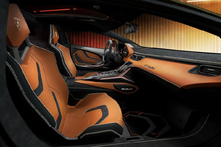 Khối động cơ điện này góp phần tăng thêm 34 mã bên cạnh khối động cơ đốt trong, nâng tổng sức mạnh chiếc xe lên thành 807 mã lực.