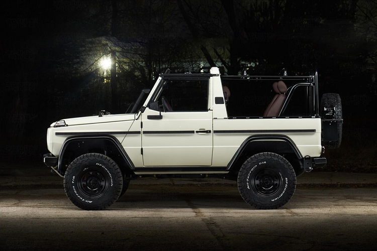 Expedition Motor Company là một công ty chuyên biến đổi những chiếc Mercedes-Benz G-Wagon mang nguồn gốc quân sự trở thành những chiếc SUV sang trọng, độc đáo và phù hợp đi đường phố. Sản phẩm mới nhất của công ty là chiếc Mercedes-Benz 250GD Wolf 1991 được hoàn thiện trong màu trắng mà đã được phục chế một cách tỉ mỉ và nâng cấp thêm một số trang bị nhằm cải thiện hệ thống máy móc lẫn vẻ thẩm mỹ bên ngoài.