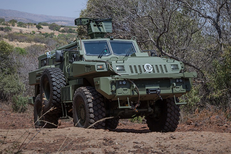 Marauder là mẫu xe ôtô bọc thép được sản xuất tại Nam Phi. Với động cơ diesel công suất 300 mã lực, mô-men xoắn 1.100 Nm, chiếc Marauder có thể đạt tốc độ tối đa 120 km/h dù khối lượng xe lên tới 9.900 kg, số ghế ngồi 8+2. Bên cạnh đó, "pháo đài 4 bánh" này còn có khả năng mang theo súng máy và bệ phóng tên lửa. Nó cũng có khả năng bảo vệ cấp 3, kháng mìn chống tăng hoặc chịu được tác động của 8 kg TNT.