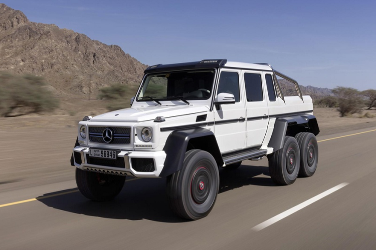 Texas Armoring Mercedes G63 AMG 6x6: Texas Armoring là công ty chuyên sản xuất xe bọc thép ở Mỹ từ những năm 1970. Hãng này đã nâng cấp lại chiếc Mercedes G63 AMG thành cỗ máy bọc thép hạng nặng. Động cơ V8 5.5L công suất 544 mã lực nguyên bản vẫn đủ giúp chiếc xe hoạt động mạnh mẽ, dù khối lượng tăng thêm 500 kg.