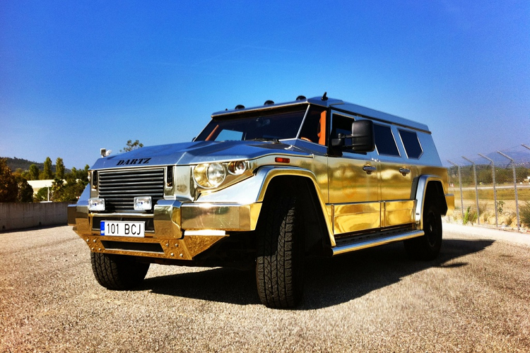 Mẫu xe bọc thép này là sản phẩm của hãng độ Dartz Motors tại Latvia. Chiếc xe được xây dựng trên khung gầm của Mercedes-Benz GLS và trang bị động cơ V8 6.6L của GM. Thiết kế của Dartz Prombron được lấy cảm hứng từ máy bay trực thăng Sikorsky. Với lớp giáp dày, mẫu xe này có thể chống được đạn từ súng AK47 cho tới lựu đạn, gầm xe cũng có thể chịu được mìn chống tăng. Giá của một chiếc Dartz Prombron tiêu chuẩn khoảng 969.430 USD.