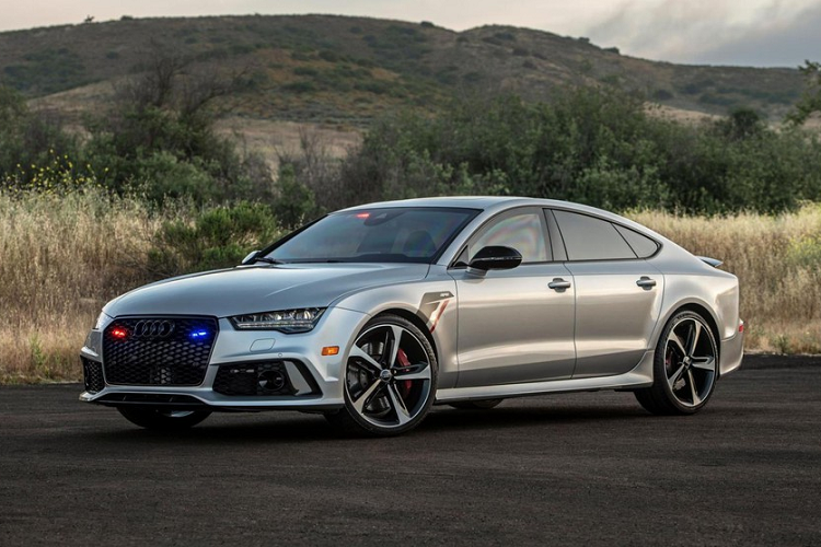 AddArmor Audi RS7: "Xe bọc thép nhanh nhất thế giới" là những gì mà AddArmor dùng để mô tả về chiếc AddArmor Audi RS7. Mẫu xe này có công suất lên tới 760 mã lực và mô-men xoắn 1.085 Nm. Thân xe được bao phủ bởi lớp polycarbonate, có khả năng chống các cuộc tấn công bằng bom mìn. Mọi thao tác đều do người ngồi bên trong điều khiển thông qua nút bấm. AddArmor Audi RS7 có giá 205.000 USD.