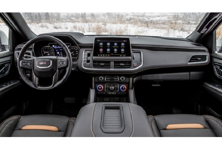 Về ngoại thất, xe được trang bị la-zang hợp kim 6 chấu kép, kích thước 20 inch. Xe cũng được trang bị lốp địa hình Goodyear để cải thiện độ bám đường khi lái xe off-road.