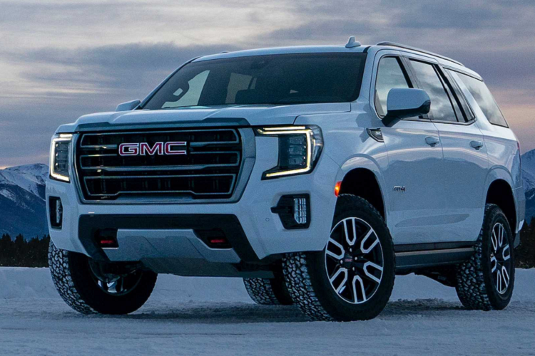 Xe cũng có tính năng tự động sưởi ấm vô lăng, màn hình cảm ứng giải trí 10,2 inch tương thích Apple Carplay và Android Auto, sạc không dây, dàn âm thanh 9 loa Bose, hàng ghế thứ 2 có tính năng sưởi ấm.