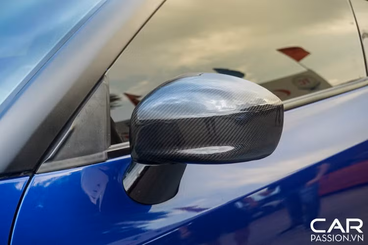 Chiếc Nissan GT-R R35 với lớp sơn xanh đẹp mắt thuộc nhóm chơi xe RS Turbo là chiếc đầu tiên được nâng cấp với bộ bodykit bằng sợi carbon của phiên bản Nismo, sau đó không lâu, một người chơi xe tại Sài Gòn cũng đã nâng cấp cho chiếc GT-R R35 màu trắng của mình với bộ bodykit tương tự. Điểm chung của bộ đôi xe thể thao đến từ Nhật Bản là đều được chủ nhân lựa chọn bộ bodykit của chiếc GT-R Nismo đời 2017 có thiết kế hầm hố, mang đậm tính khí động học.