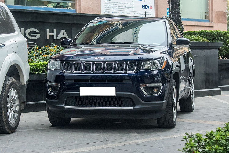 Jeep Compass không được phân phối chính hãng nên những chiếc CUV này lăn bánh trên đường hầu hết được nhập khẩu về nước dưới dạng tư nhân. mẫu xe CUV Jeep Compass khá nổi tiếng ở một số thị trường như Brazil, Ấn độ, Mỹ hay một số quốc gia ở châu Âu.