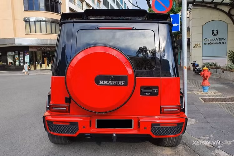 Bộ vành Brabus Black Platinum 9 chấu kép 23 inch, bọc gọn trong lốp thể thao Yokohama Advan Sport V105 cũng thuộc gói Brabus 700 Widestar. Hoàn thiện gói Brabus 700 Widestar này là phần nâng cấp động cơ B40-700 giúp "vua địa hình" mạnh tới 700 mã lực, nhưng không rõ chi tiết này có được thực hiện trên các bản độ ở Việt Nam hay không.