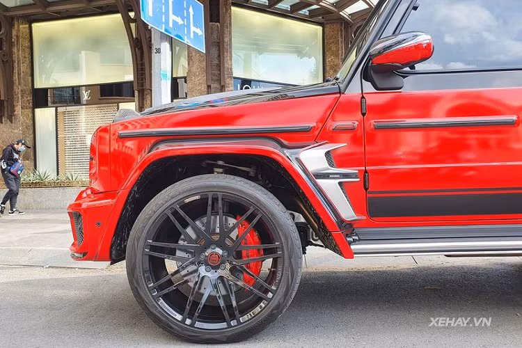 Ở dạng nguyên bản, Mercedes-AMG G63 Edition 1 được trang bị động cơ tăng áp kép Bi-Turbo V8 4.0L, tạo ra công suất 577 mã lực và mô-men xoắn cực đại 850Nm. Kết hợp cùng hộp số tự động 9 cấp và hệ dẫn động bốn bánh 4Matic, G63 có thể tăng tốc từ 0-100 km/h trong 4,5 giây và đạt vận tốc tối đa 220 km/h.