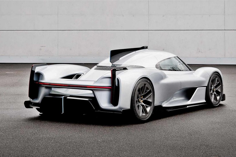 Được tạo trong năm 2017, hypercar Porsche 919 đặc biệt này có sử dụng cùng khung gầm liền thân bằng sợi carbon và thiết lập hệ dẫn động hybrid 900 mã lực giống như xe đua phân hạng LMP1 (Le Mans Prototype), đồng thời nó cũng chia sẻ cùng trục cơ sở và tỷ lệ kích thước như LMP1.