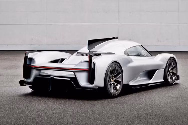 Được tạo trong năm 2017, hypercar Porsche 919 đặc biệt này có sử dụng cùng khung gầm liền thân bằng sợi carbon và thiết lập hệ dẫn động hybrid 900 mã lực giống như xe đua phân hạng LMP1 (Le Mans Prototype), đồng thời nó cũng chia sẻ cùng trục cơ sở và tỷ lệ kích thước như LMP1.