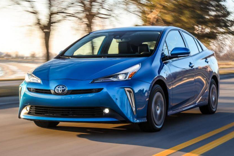 3. Toyota Prius 2020 mới (mức tiêu hao nhiên liệu ở đương hỗn hợp: 5,4 lít/100 km)
