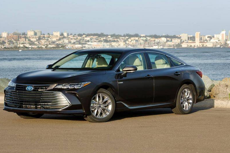 9. Toyota Avalon Hybrid 2020 (mức tiêu hao nhiên liệu ở đường hỗn hợp: 6,6 lít/100 km)