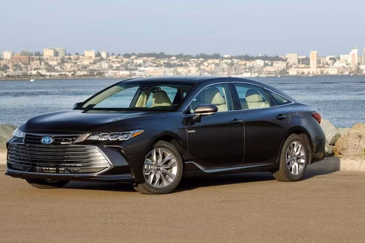 9. Toyota Avalon Hybrid 2020 (mức tiêu hao nhiên liệu ở đường hỗn hợp: 6,6 lít/100 km)