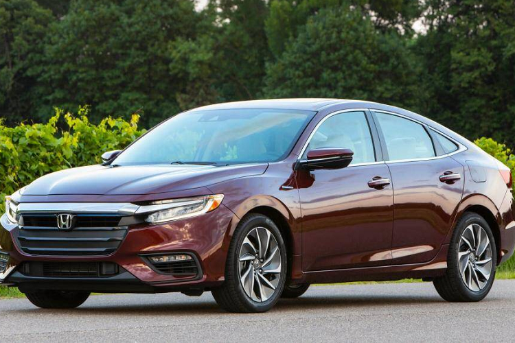 6. Honda Insight 2020 (mức tiêu hao nhiên liệu ở đường hỗn hợp: 5,4 lít/100 km)