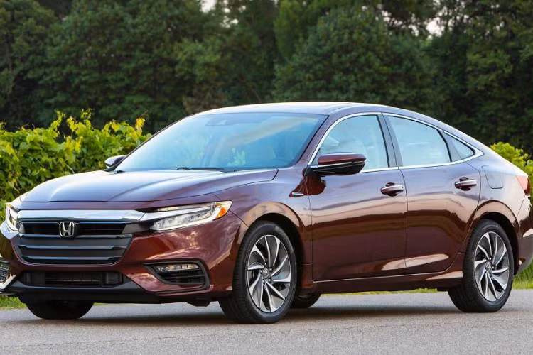 6. Honda Insight 2020 (mức tiêu hao nhiên liệu ở đường hỗn hợp: 5,4 lít/100 km)