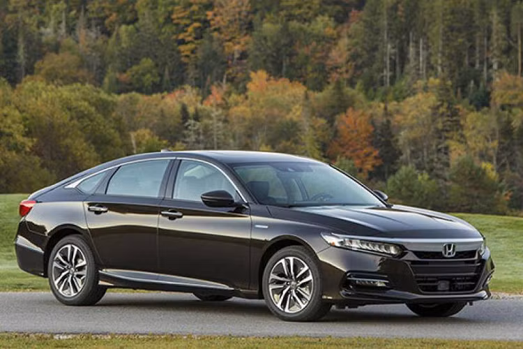 7. Honda Accord Hybrid 2020 (mức tiêu hao nhiên liệu ở đường hỗn hợp: 5,9 lít/100 km)