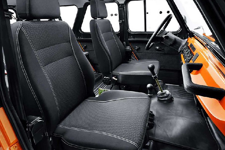 Vốn được biết đến với vẻ đẹp trần trụi và có phần khô khan tuy nhiên UAZ Hunter Expedition lại không phải một chiếc SUV sơ sài về mặt trang bị.