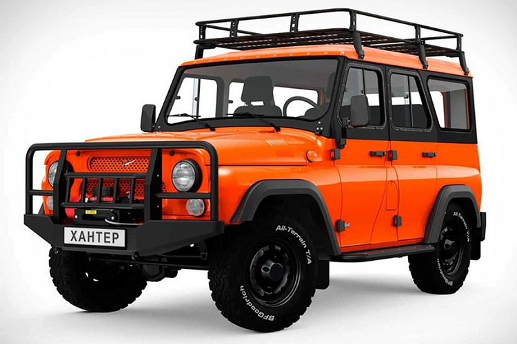 Trong bối cảnh những gã khổng lồ của nền công nghiệp xe hơi như Volkswagen, General Motors, Toyota hay thậm chí là Mazda đang thi nhau làm chủ cuộc chơi, người ta có thể sẽ quên đi nhiều biểu tượng một thời, cũng đến từ lục địa già, điển hình như UAZ. Bỏ qua điều đó, nhà sản xuất ô tô nước Nga mới đây đã âm thầm nâng cấp và cho ra mắt mẫu xe UAZ Hunter Expedition – một phiên bản SUV với hiệu năng mạnh mẽ hơn.