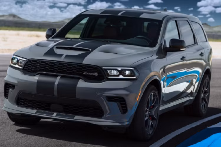 Dodge vừa công bố những hình ảnh chính thức của mẫu SUV Durango 2021 phiên bản nâng cấp. Dodge Durango SRT Hellcat 2021 mới cũng như biến thể Durango SRT Hellcat mạnh mẽ của nó.