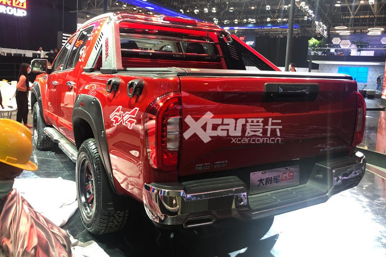 Thông số động cơ của Foton General G9 2020 cũng chưa được công bố cụ thể. Chỉ biết rằng, xe sẽ có 3 tùy chọn động cơ khác nhau, bao gồm máy xăng tăng áp 2.0L, máy dầu tăng áp 2.0L và máy dầu tăng áp 2.5L. Trong đó, động cơ xăng cho công suất tối đa 238 mã lực và mô-men xoắn cực đại 390 Nm đồng thời kết hợp với hộp số tự động ZF 8 cấp.