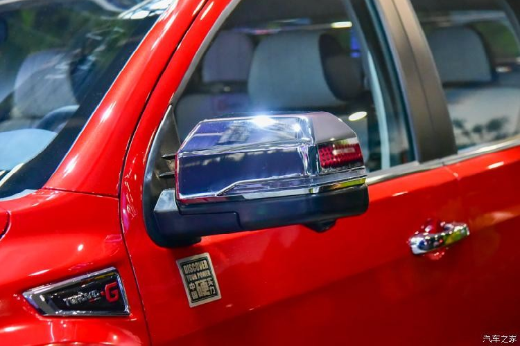 Tiếp đến là vỏ gương ngoại thất mạ crôm và tích hợp camera, hé lộ việc xe có thể được trang bị hệ thống camera 360 độ.