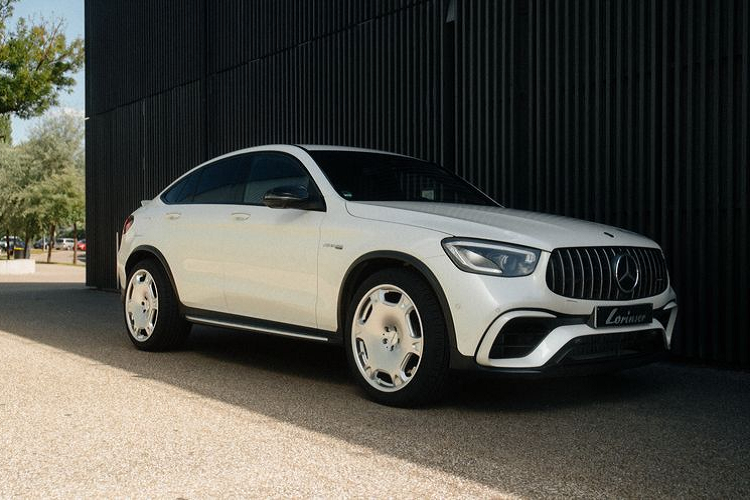 Cải thiện động cơ, hiệu suất của Mercedes-AMG GLC 63 S Coupe 2020 mới chính là phần nâng cấp ấn tượng nhất từ Lorinser. Nâng cấp này có giá 2.499 Euro (tương đương khoảng 68,6 triệu đồng) tại Đức, nó có sẵn cho cả AMG GLC 63 và 63 S.