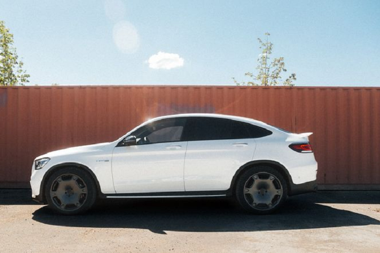Ở Mercedes-AMG GLC 63 S Coupe thông thường, động cơ tăng áp kép V8 4.0L vốn "chỉ" sản sinh ra công suất 503 mã lực và mô-men xoắn cực đại 700Nm.