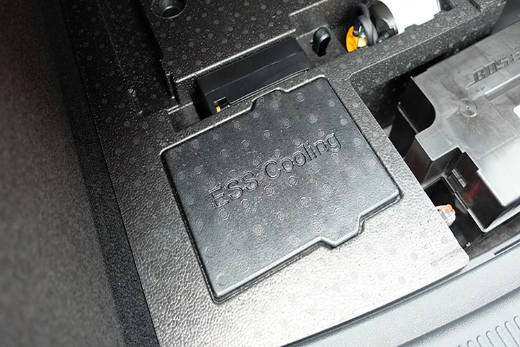 MG HS PHEV sử dụng động cơ xăng 4cyl phun xăng trực tiếp, dung tích 1.5L (1.490cc) tăng áp, cho công suất tối đa 162 mã lực tại 5.500 vòng/phút và mô-men xoắn cực đại 250Nm đạt được tại dải vòng tua máy từ 1.700 - 4.300 vòng/phút. Động cơ đốt trong 1.5L tăng áp này sử dụng kết hợp với động cơ điện, riêng động cơ điện đã sản sinh công suất 122 mã lực và mô men xoắn cực đại 230 Nm.