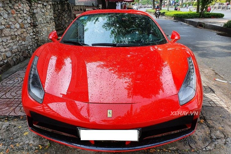 Có thể thấy, Ferrari 488 GTB rất được giới nhà giàu Việt Nam ưa chuộng, cũng không ngạc nhiên khi "người kế nhiệm" của 458 vô cùng xuất sắc. Theo nhà sản xuất, có tới 85% bộ phận trên 488 được thay mới so với 458.