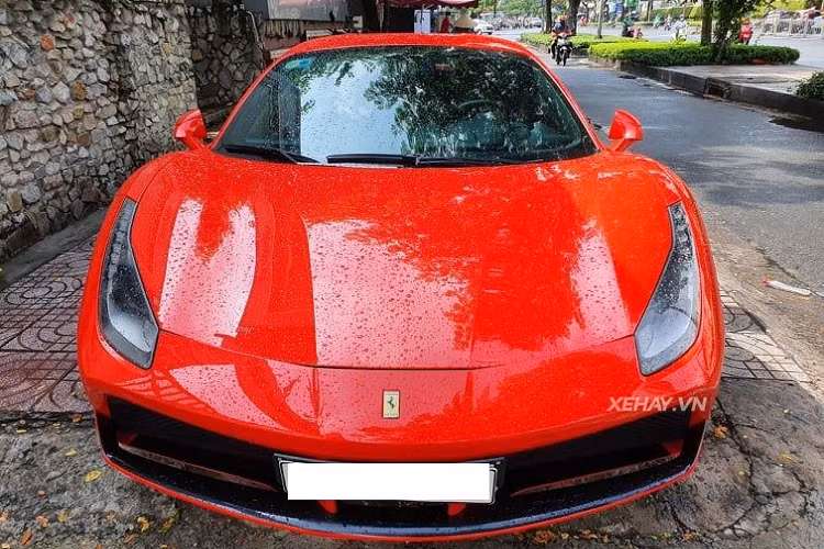 Có thể thấy, Ferrari 488 GTB rất được giới nhà giàu Việt Nam ưa chuộng, cũng không ngạc nhiên khi "người kế nhiệm" của 458 vô cùng xuất sắc. Theo nhà sản xuất, có tới 85% bộ phận trên 488 được thay mới so với 458.