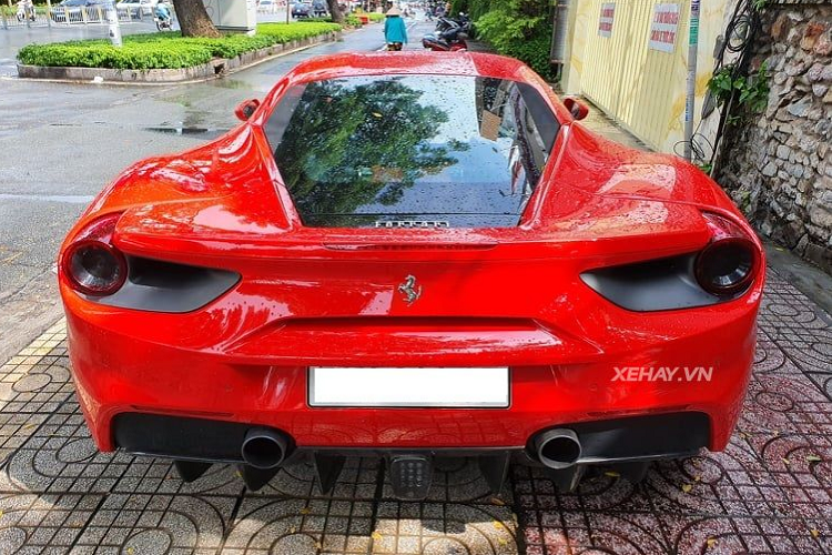 Sau khi được chủ mới rước về hồi trước Tết Nguyên đán 2020, chiếc xe Ferrari 488 GTB màu đỏ đã được đưa về nguyên bản.