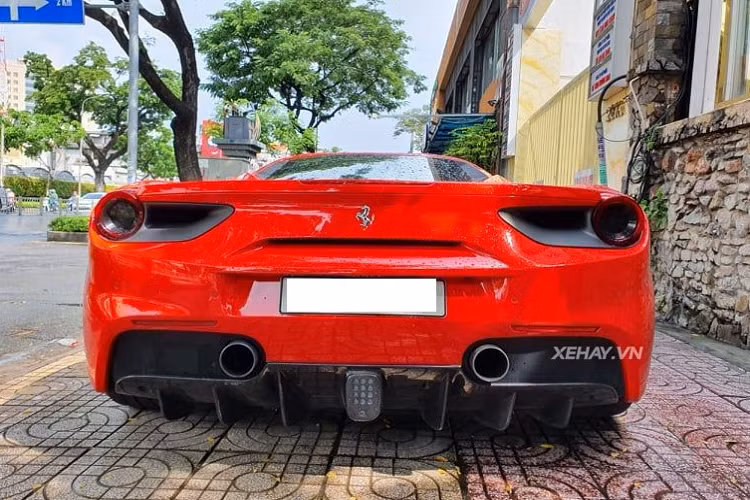 Đáng chú ý nhất là động cơ tăng áp 3.9 lít thay động cơ hút khí tự nhiên dung tích 4.5 lít trên thế hệ tiền nhiệm. Khối động cơ tăng áp kép V8 sản sinh công suất 670 mã lực và mô-men xoắn cực đại 760 Nm.