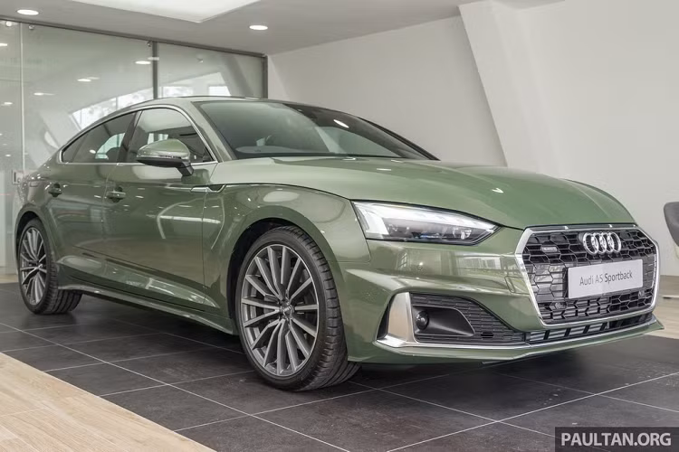 Hãng xe sang Đức vừa chính thức cho ra mắt mẫu Audi A5 Sportback 2020 mới bản nâng cấp tại thị trường Malaysia. Mẫu sedan hạng sang được giới thiệu toàn cầu vào năm ngoái với ngoại hình tái thiết kế.
